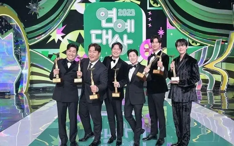 2023年KBS演艺大赏：刘在石二度封神，爆笑名场面回顾，年度搞笑盛宴名不虚传！